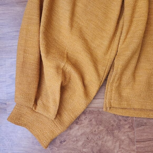 H&M GOLD LIGHTWEIGHT TOP - LONG SLEEVE - EUC - Picture 3 of 8